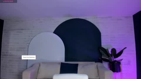 Snapshot of niaholland chatting on May 10, 2026, 11:32 pm SQUIRTER DOLL online show from May 10, 2026, 11:32 pm