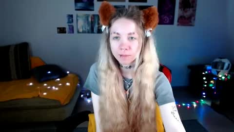 nica_kawaii online show from May 15, 2026, 1:29 pm