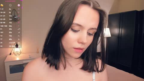 Snapshot of nice_kisss chatting on December 6, 2024, 2:17 pm Alice online show from December 6, 2024, 2:17 pm