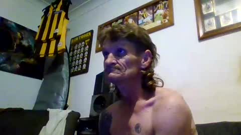 Snapshot of niceozziecockxxx chatting on January 19, 2025, 2:38 pm Sexiishaine online show from January 19, 2025, 2:38 pm