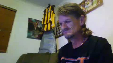 Snapshot of niceozziecockxxx chatting on February 23, 2025, 4:24 pm Sexiishaine online show from February 23, 2025, 4:24 pm