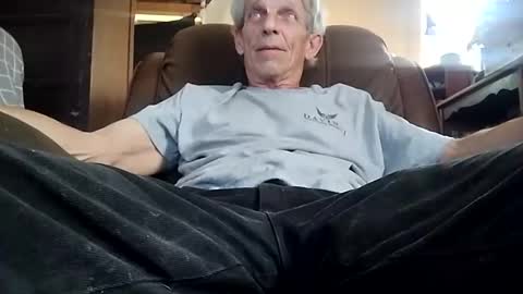 Snapshot of niceviewfromhere chatting on May 17, 2026, 7:54 pm niceviewfromhere online show from May 17, 2026, 7:54 pm