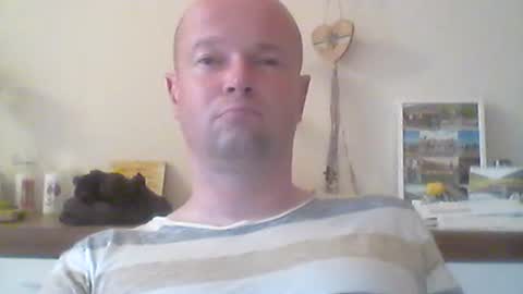 Snapshot of nick1990b chatting on June 22, 2026, 6:05 pm nick1990b online show from June 22, 2026, 6:05 pm
