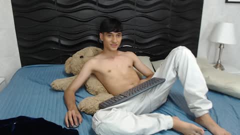 Snapshot of nick_damon chatting on December 22, 2024, 1:01 am Nick online show from December 22, 2024, 1:01 am