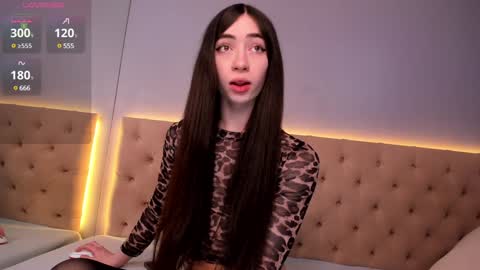 Snapshot of nickierainer chatting on December 19, 2024, 7:40 am Nickie online show from December 19, 2024, 7:40 am