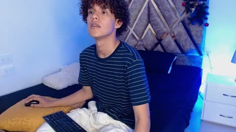 Nickolas Muoz online show from December 25, 2024, 4:12 am
