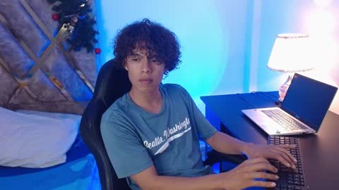 Nickolas Muoz online show from December 28, 2024, 10:02 pm