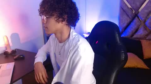 Nickolas Muoz online show from February 20, 2025, 7:08 pm