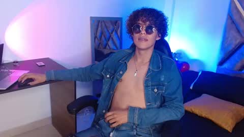 Nickolas Muoz online show from February 21, 2025, 4:26 pm