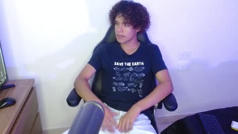Nickolas Muoz online show from September 10, 2025, 3:23 pm