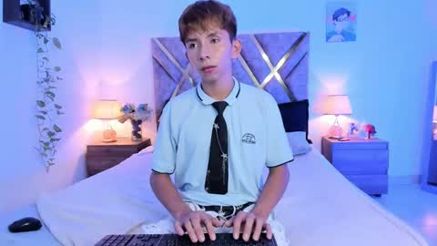 Nickolas Muoz online show from October 24, 2025, 11:01 pm