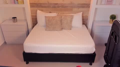 Nicky  online show from October 12, 2025, 2:43 am