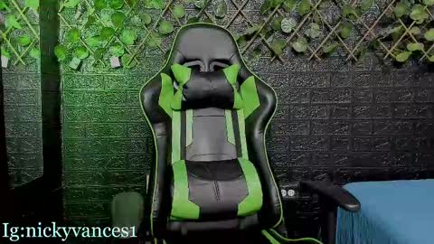 nicky online show from October 13, 2025, 8:09 pm