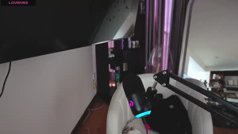 Nicky online show from September 27, 2025, 9:09 pm