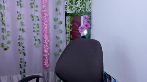 Snapshot of nico_lette_ chatting on January 31, 2025, 3:52 am Nico online show from January 31, 2025, 3:52 am