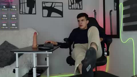 Snapshot of nico_pelusa chatting on February 18, 2026, 10:06 pm Nico online show from February 18, 2026, 10:06 pm