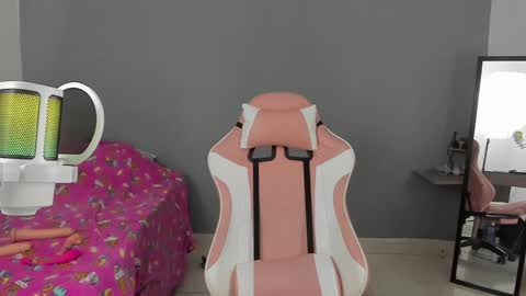 Nicol sanchez online show from February 1, 2025, 6:43 am