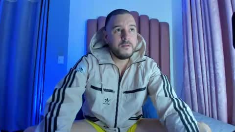 nicola_d_angelo online show from July 13, 2026, 8:33 pm