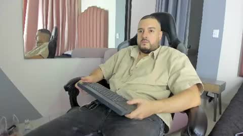 nicola_d_angelo online show from July 25, 2026, 9:34 pm