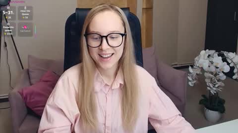 Nicoletta online show from November 30, 2025, 7:18 pm