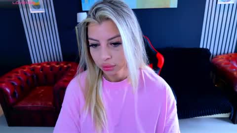 Snapshot of nicole___19 chatting on April 10, 2026, 11:48 am Nico online show from April 10, 2026, 11:48 am