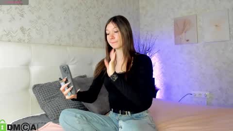 Snapshot of nicole_charm chatting on September 30, 2025, 9:20 pm GMT7TueWedThSu 0300am-0900am. Sa 1000am-0400pm online show from September 30, 2025, 9:20 pm