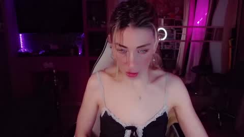 Snapshot of nicole_g0ld_ chatting on May 9, 2026, 10:48 pm Nicole online show from May 9, 2026, 10:48 pm