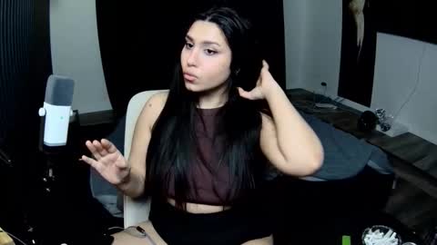 Snapshot of nicole_pretty_ chatting on March 3, 2026, 6:52 am Nicole online show from March 3, 2026, 6:52 am