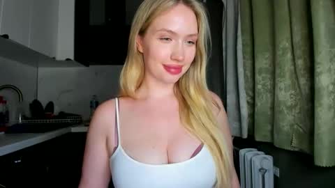 Nicole online show from October 5, 2025, 8:18 pm