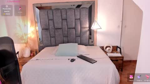 Snapshot of nicole_whitee chatting on September 23, 2025, 8:01 pm N A T A L I A online show from September 23, 2025, 8:01 pm