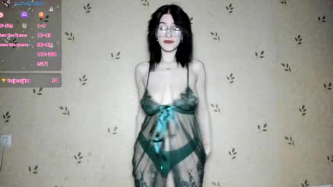 Snapshot of nicoledaviss_ chatting on April 23, 2026, 7:49 pm NicoleDavis online show from April 23, 2026, 7:49 pm