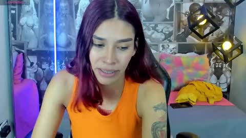 Snapshot of nicolee_angels chatting on December 31, 2024, 1:19 pm N i c o l e online show from December 31, 2024, 1:19 pm