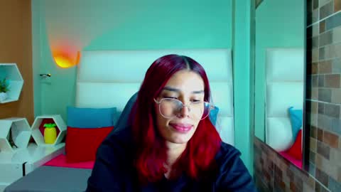 Snapshot of nicolee_angels chatting on January 5, 2025, 2:19 pm N i c o l e online show from January 5, 2025, 2:19 pm