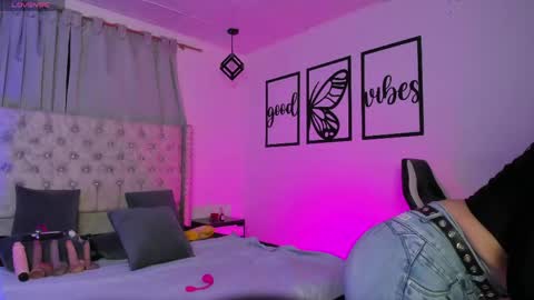 nicolee millerr online show from April 14, 2026, 12:22 pm