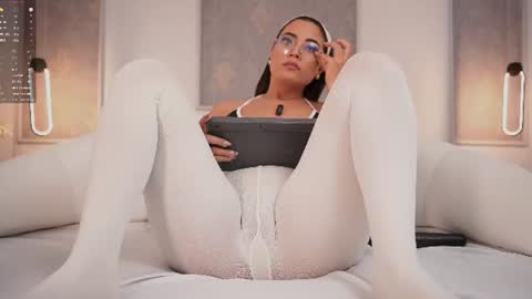 Snapshot of nicoleflorens chatting on July 3, 2026, 7:53 pm Nicol Flores GMT-5 1530-2200 online show from July 3, 2026, 7:53 pm