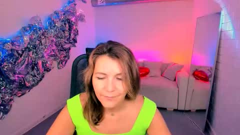 Snapshot of nicolehits chatting on October 12, 2025, 5:17 am nicolehits online show from October 12, 2025, 5:17 am