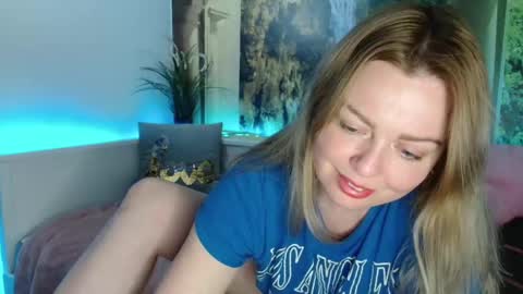 Snapshot of nicolelinharts chatting on December 30, 2024, 11:28 pm Birthday online show from December 30, 2024, 11:28 pm