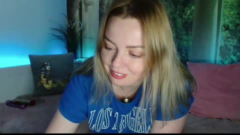 Snapshot of nicolelinharts chatting on January 1, 2025, 9:41 pm Birthday online show from January 1, 2025, 9:41 pm