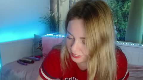Snapshot of nicolelinharts chatting on January 28, 2025, 12:26 am Birthday online show from January 28, 2025, 12:26 am