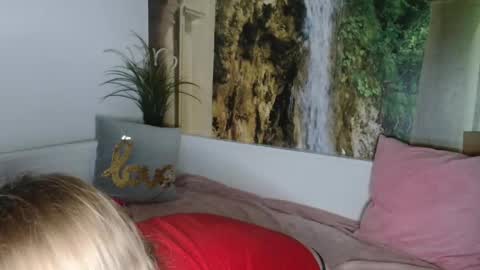 Snapshot of nicolelinharts chatting on February 7, 2025, 11:13 pm Birthday online show from February 7, 2025, 11:13 pm