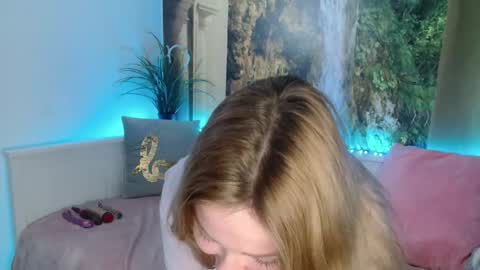 Snapshot of nicolelinharts chatting on February 9, 2025, 5:22 pm Birthday online show from February 9, 2025, 5:22 pm