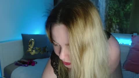 Snapshot of nicolelinharts chatting on February 16, 2025, 11:05 pm Birthday online show from February 16, 2025, 11:05 pm