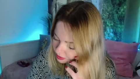 Snapshot of nicolelinharts chatting on March 1, 2025, 11:15 pm Birthday online show from March 1, 2025, 11:15 pm
