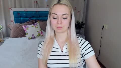 NicoleStunning online show from May 8, 2026, 8:52 am