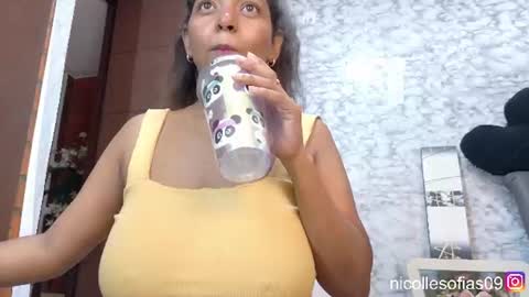 Snapshot of nicolle4 chatting on June 16, 2026, 6:10 pm nicolle4 online show from June 16, 2026, 6:10 pm