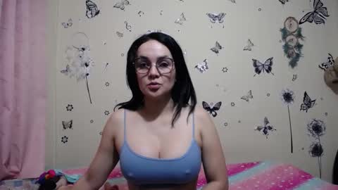 Snapshot of nicolle_sky chatting on March 7, 2026, 8:11 am nicolle_sky online show from March 7, 2026, 8:11 am
