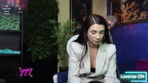 Nicolle online show from February 6, 2026, 10:40 am