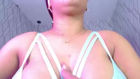 Snapshot of nicolletaylorq chatting on February 20, 2025, 2:40 am Nicolle Miley online show from February 20, 2025, 2:40 am