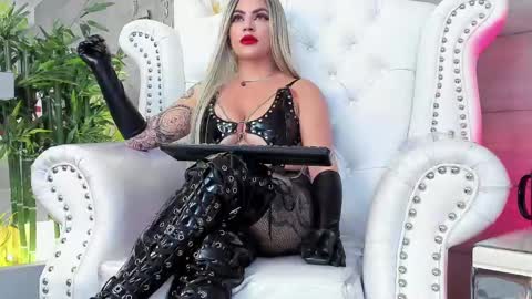 Snapshot of nicollette_miller chatting on February 10, 2025, 3:21 pm Nicollette Miller online show from February 10, 2025, 3:21 pm