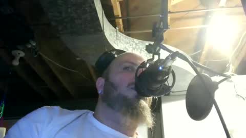 Snapshot of nightlifecouple chatting on January 8, 2025, 2:46 am nightlifecouple online show from January 8, 2025, 2:46 am